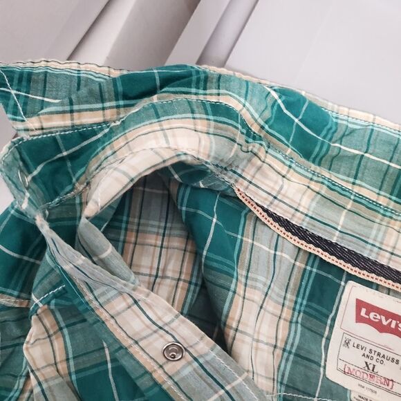 Preowned levis woven plaid button down Shirt size Xl color green/Beige - Picture 13 of 14